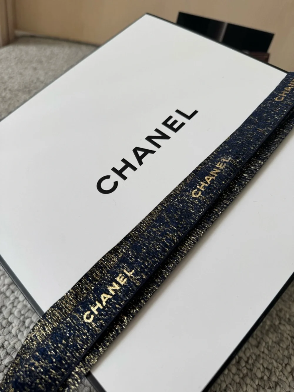 NEW! CHANEL Empty GIFT BOX 8.5X8.5X4 Chanel Cosmetic Sample Pillow Pack, Ribbon